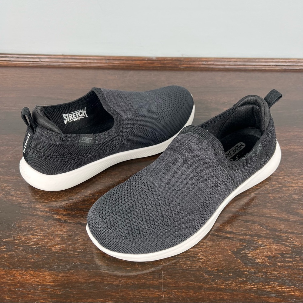 Sketchers Stretch Fit Sneakers Womens Slip On Memory Foam Shoes Size 6.5 Black